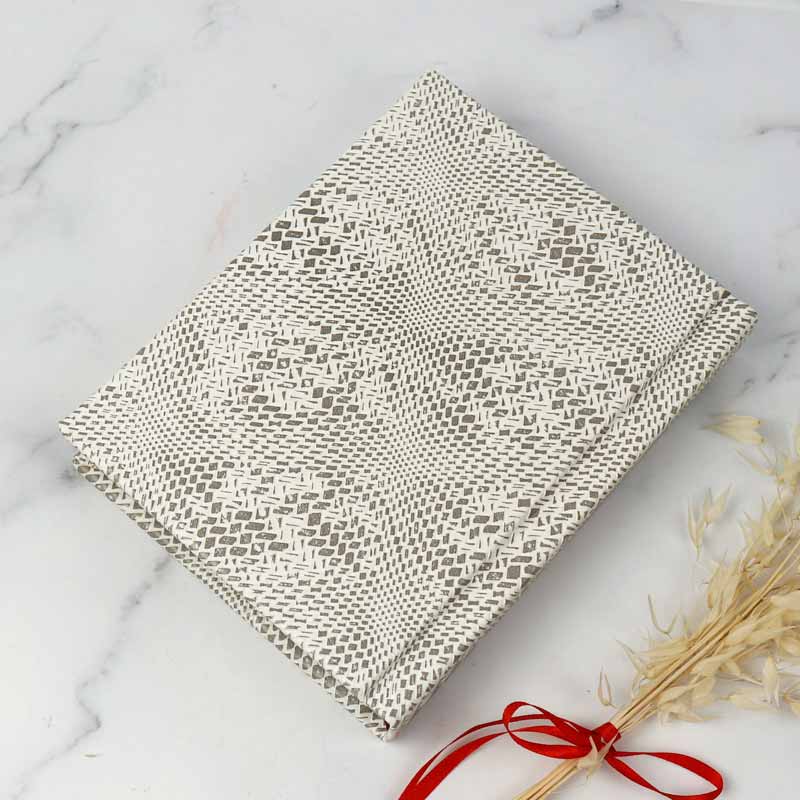 آلبوم عکس طرح پوست ماری سفید 16*21 سانتی متر - Image 3