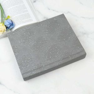 آلبوم عکس طرح پوست ماری طوسی تیره 16*21 سانتی متر_6933564d20a20.jpeg آلبوم عکس طرح پوست ماری طوسی تیره 16*21 سانتی متر