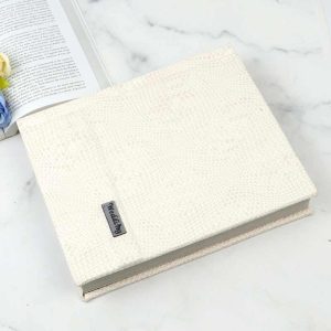 آلبوم عکس طرح پوست ماری کرمی 16*21 سانتی متر_6933563027066.jpeg آلبوم عکس طرح پوست ماری کرمی 16*21 سانتی متر