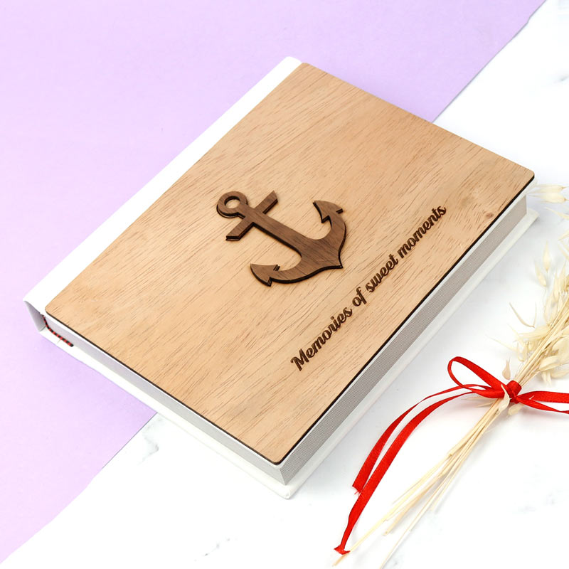 آلبوم عکس چوبی طرح لنگر قهوه ای روشن 16*21 سانتی متر