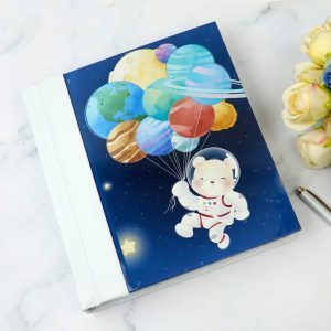 آلبوم عکس کودک طرح خرس فضانورد 21*16 سانتی متر_69335c0142585.jpeg آلبوم عکس کودک طرح خرس فضانورد 21*16 سانتی متر