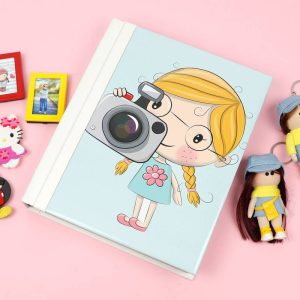 آلبوم عکس کودک طرح دخترک عکاس 21*16 سانتی متر_693364a3a6884.jpeg آلبوم عکس کودک طرح دخترک عکاس 21*16 سانتی متر