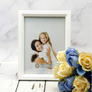 قاب عکس شیب دار سفید 13*18 سانتی متر_69335f7112e83.jpeg قاب عکس شیب دار سفید 13*18 سانتی متر