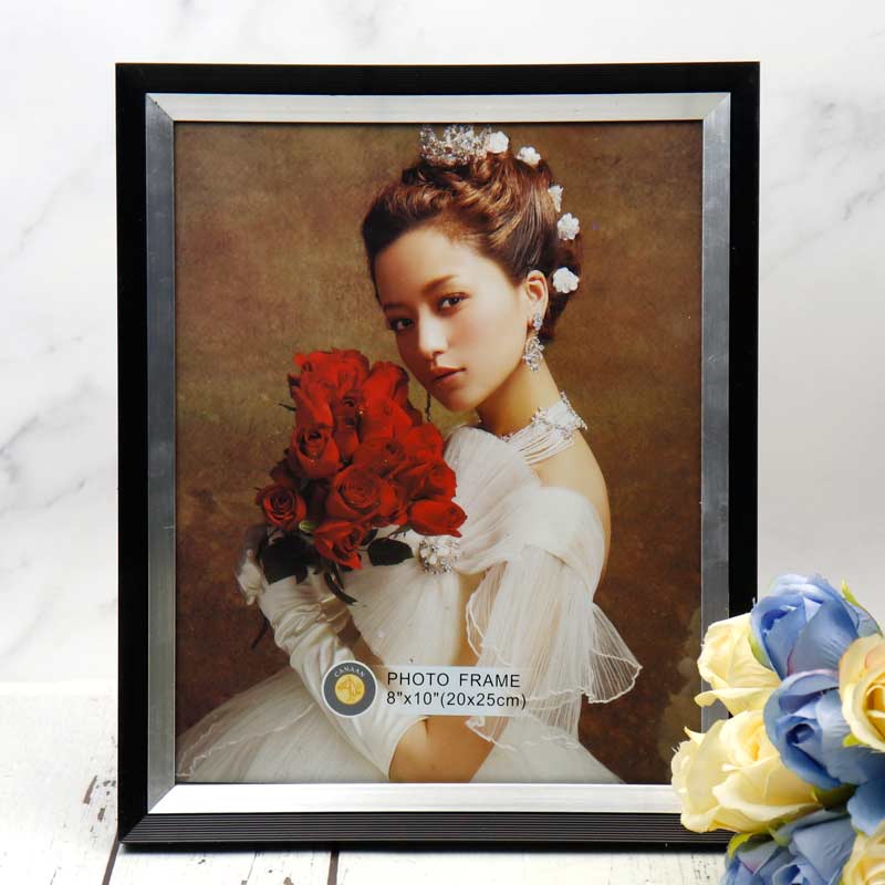 قاب عکس مشکی نوار نقره ای 20*25 سانتی متر