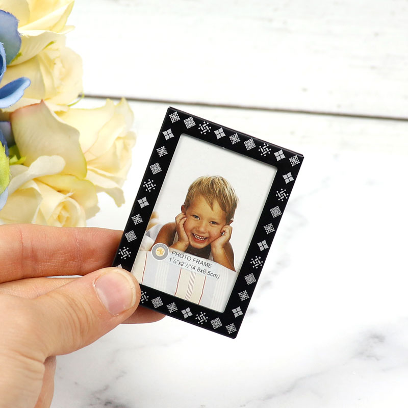 قاب عکس مگنتی طرح لوزی مشکی6*4 سانتی متر - Image 3