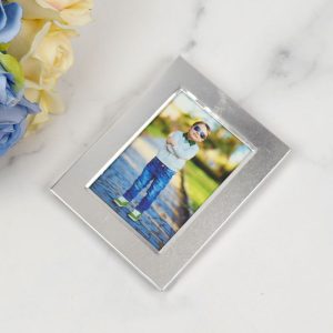 قاب عکس مگنتی نقره ای10*7 سانتی متر_69336589f2760.jpeg قاب عکس مگنتی نقره ای10*7 سانتی متر